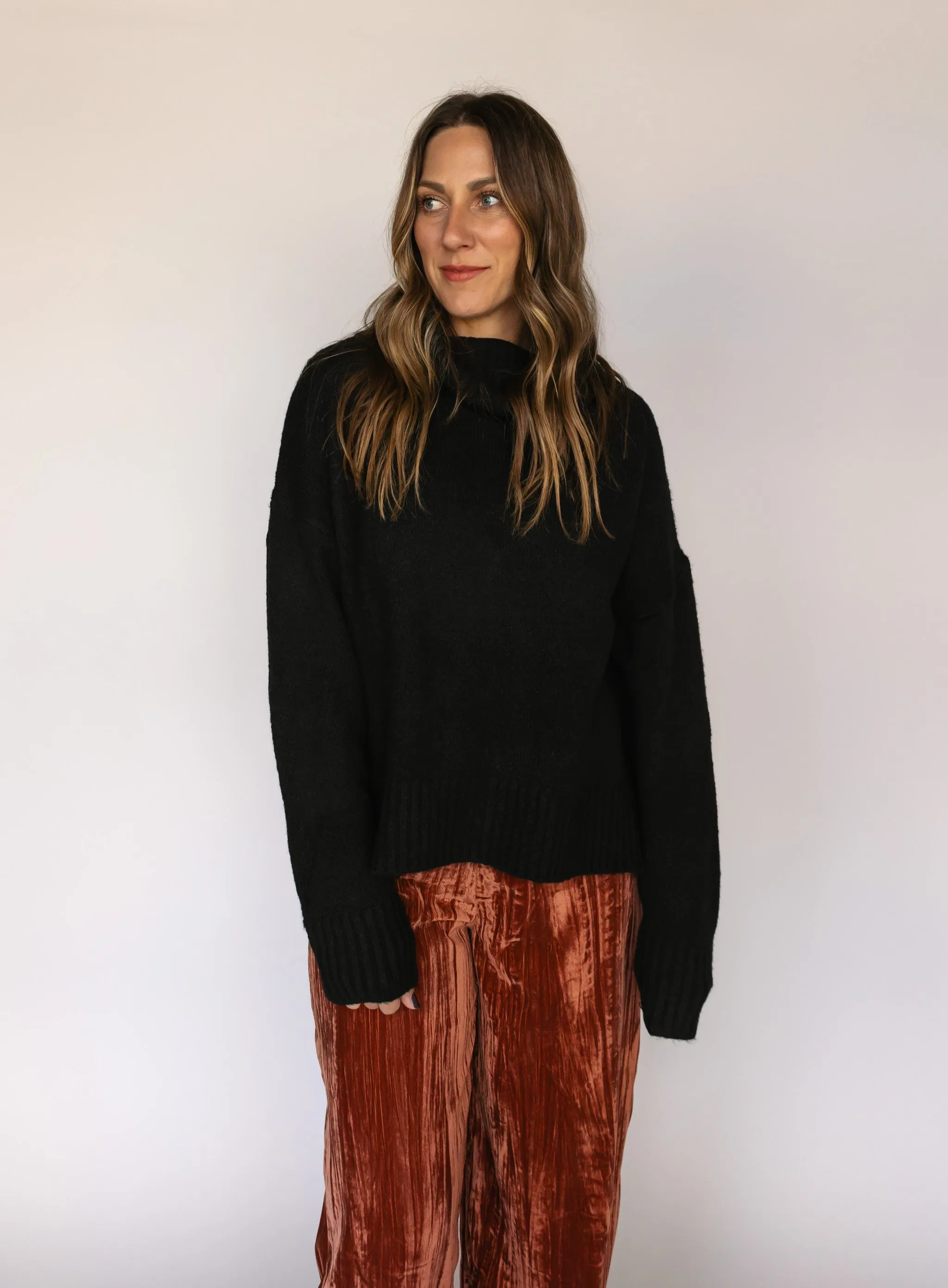 Della Turtleneck Sweater - Black - Final Sale