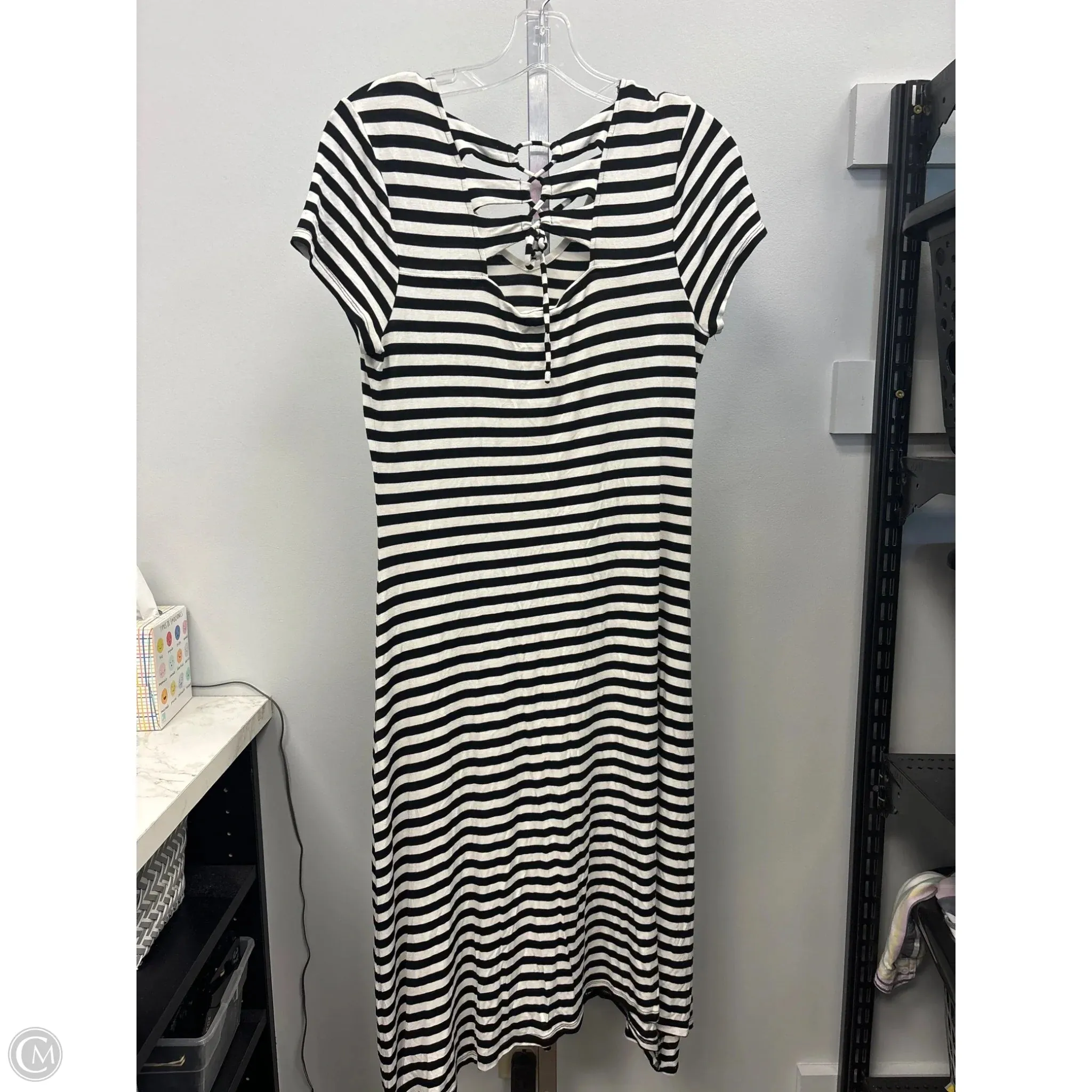 Dress Casual Short By Chicos In Striped Pattern, Size: S