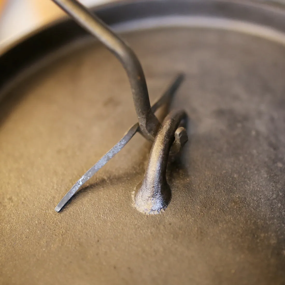 Dutch Oven Lid Lifter