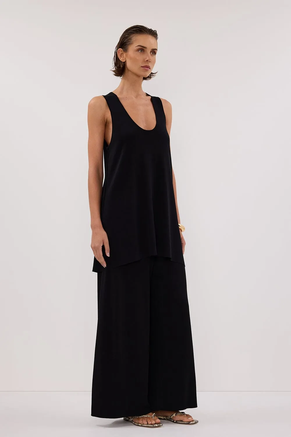 RAY BLACK SCOOP LONGLINE KNIT TOP
