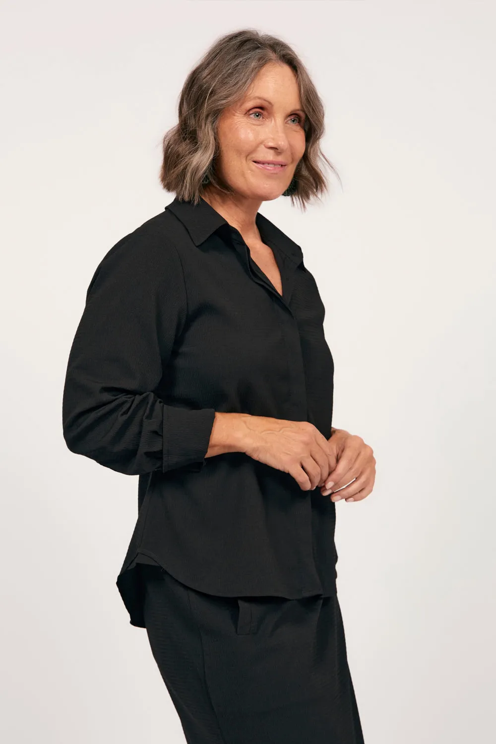 Relaxed Travel Shirt in Black
